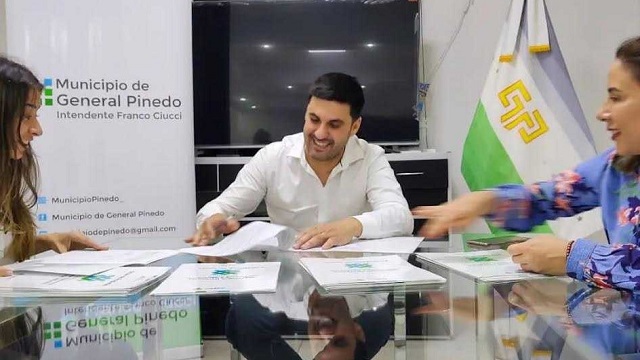 Se firmaron 81 nuevos títulos de propiedad en Hermoso Campo, General Pinedo y Las Garcitas