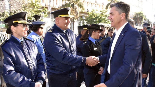 Zdero entreg&oacute; 10 Veh&iacute;culos s la Polic&iacute;a y anunci&oacute; 30 nuevas unidades para los pr&oacute;ximos meses 