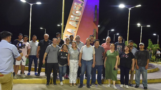 Villa Ángela inauguró la iluminación del Acceso Norte con una Obra Integral que transforma el sector 