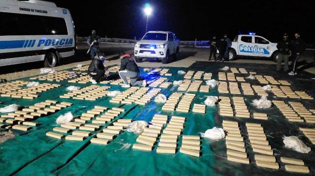 Impresionante Operativo de la División Drogas Villa Ángela, secuestran cerca de 500 kg de marihuana (Video)