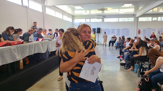 &rdquo;Titularizar es el sue&ntilde;o de todo Docente&rdquo;: Con orden y gran convocatoria contin&uacute;an los actos de ofrecimientos de cargos para Nivel Primario 