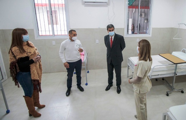 Presidencia de la Plaza: Capitanich inauguró la refuncionalización del Hospital y mas cuadras de pavimento 