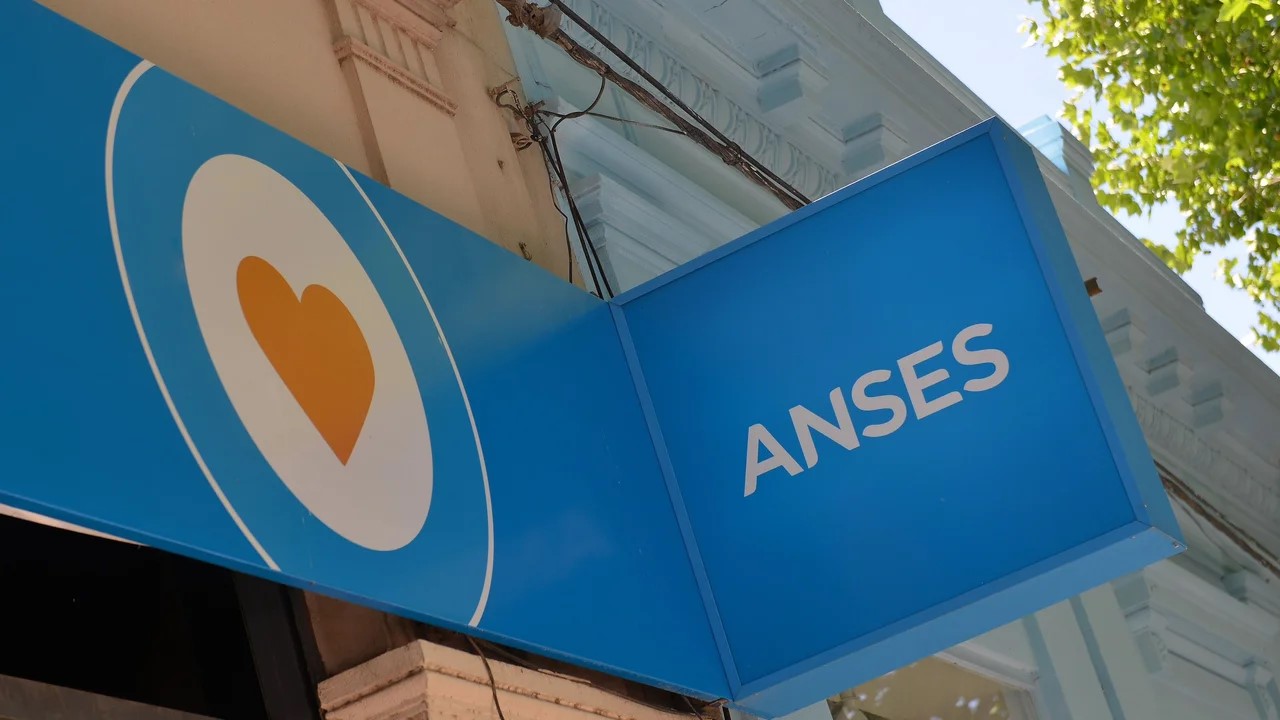 Quiénes cobran el nuevo bono de Anses de $180 mil en marzo