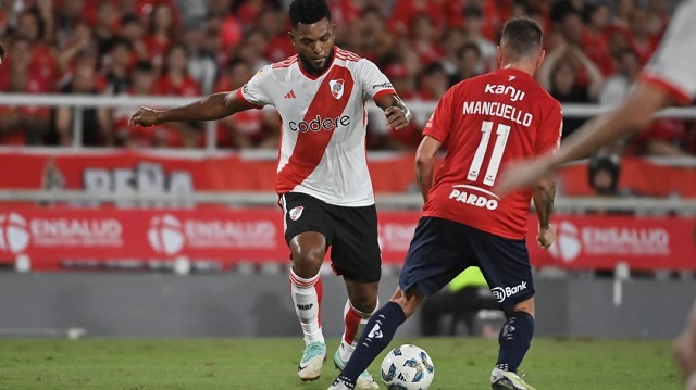 En un picante duelo de líderes, Independiente y River no se sacaron ventajas
