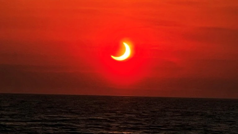 Así fue el primer eclipse anular del año: fue visible en el Hemisferio Norte, desde Europa hasta Canadá 