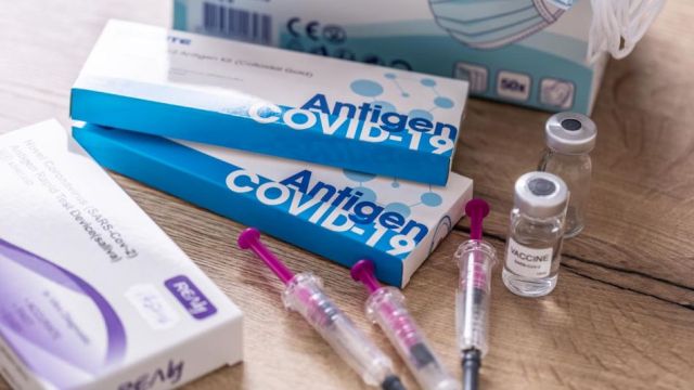 Salud autoriza la venta en farmacias de los autotest de coronavirus