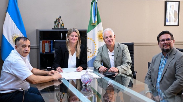 Firman convenio para iniciar la Licitaci&oacute;n de la Obra del Centro Odontol&oacute;gico Santa Apolonia 