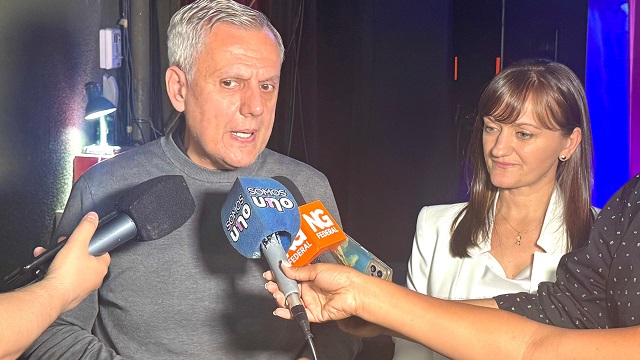 Silvana Schneider acompañó la charla motivacional de Bernardo Stamateas en Resistencia 