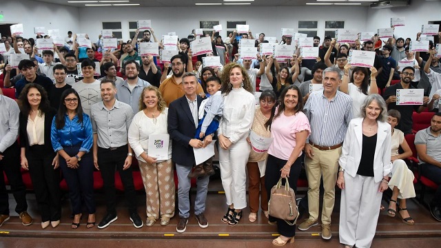 Capacitaciones en Oficios: El Gobernador Zdero acompañó la entrega de certificados de Soy Chaco