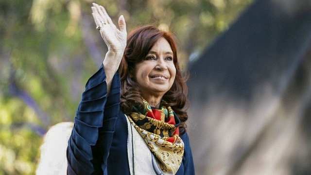 Otro dedazo de Cristina Kirchner desde el Patria mirando la pluma de Borinsky