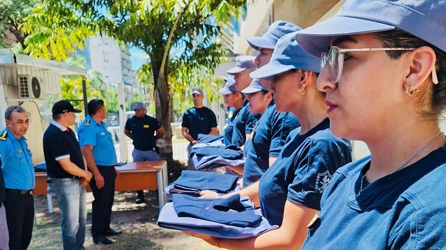 Casa de Gobierno: 75 nuevos uniformes para efectivos policiales 