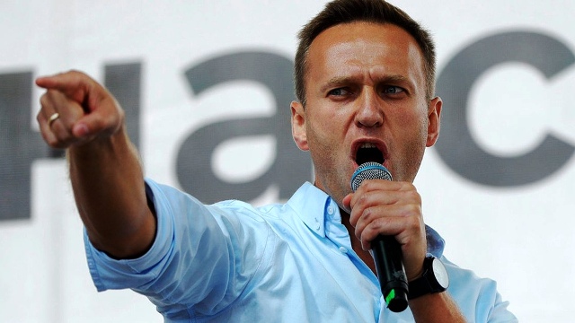 El opositor ruso Navalny se recupera de su envenenamiento y ya se levanta de la cama