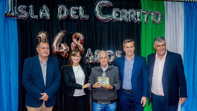 Isla del Cerrito: El Gobernador Zdero acompaño el 148° Aniversario