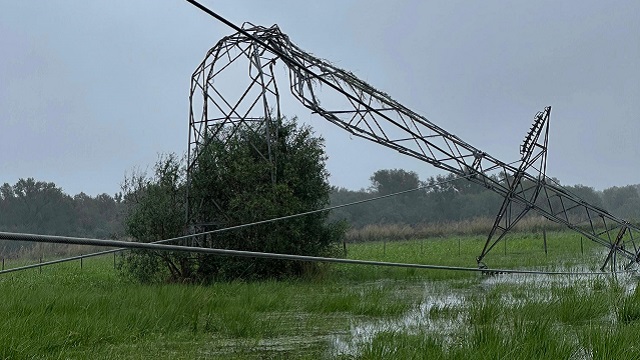 Secheep intensifica trabajos para restablecer el servicio el&eacute;ctrico, tras un tornado en Colonia Popular y Laguna Blanca 