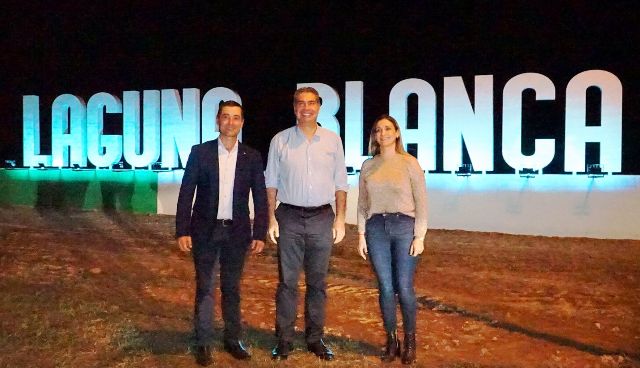 Laguna Blanca: El Gobierno inauguró mejoras en espacios públicos, iluminación y entregaron herramientas para emprendedores