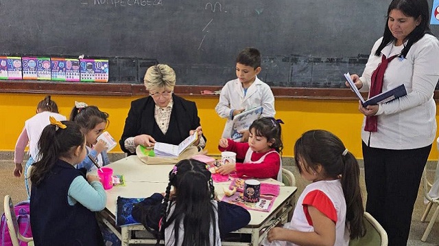 Se realiza en todas las Escuelas Primarias Jornadas de sensibilización hacia la fluidez y comprensión lectora