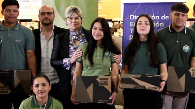 EDUCACIÓN ENTREGÓ CALZADOS DE SEGURIDAD A ESTUDIANTES DE ESCUELAS TÉCNICAS PARA LAS PRÁCTICAS PROFESIONALIZANTES