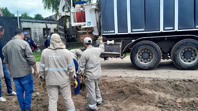 SAMEEP realizó trabajos de mantenimiento en la red cloacal en La Leonesa