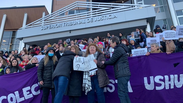 La chaqueña víctima de violencia se sumó a las marchas feministas en Tierra del Fuego