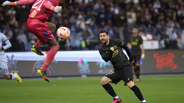 El PSG de Messi le ganó al combinado árabe de Ronaldo y Gallardo en un partido a puro gol