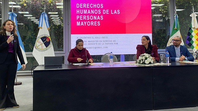 Desarrollo Humano realiz&oacute; un conversatorio sobre prevenci&oacute;n del maltrato a las personas mayores y firm&oacute; un convenio de capacitaci&oacute;n 