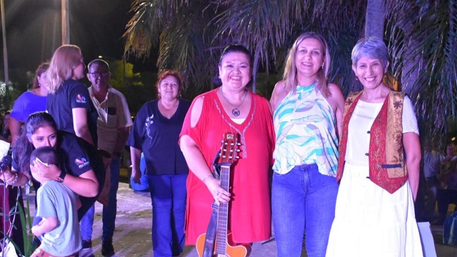 Noche de Reconocimiento: Celebrando a las Mujeres en el Parque del Centenario  