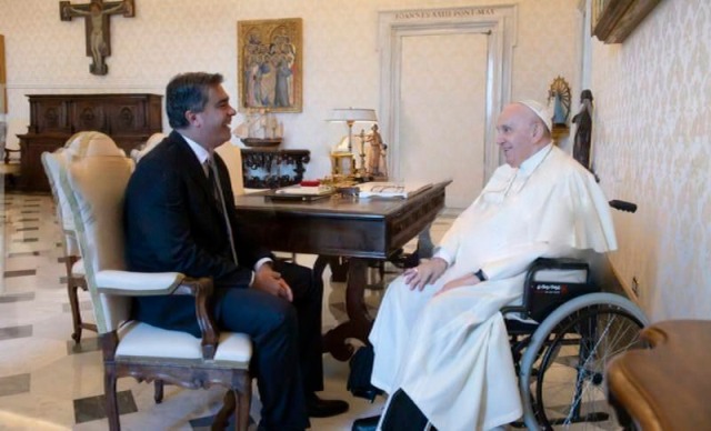 Capitanich con el Papa Francisco: "Es un líder espiritual que promueve la cultura del encuentro y la Paz" 