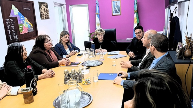 Educación y la Fundación Bunge y Born acuerdan acciones conjuntas para fortalecer la calidad educativa en el Chaco