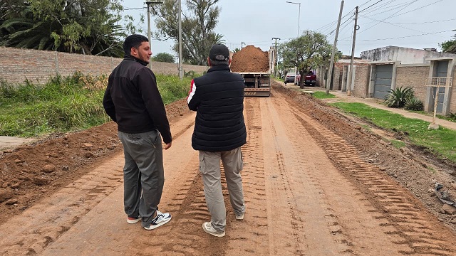 Buyatti recorrió obras de ripio y confirmó gestiones por viviendas y reparaciones de SAMEEP