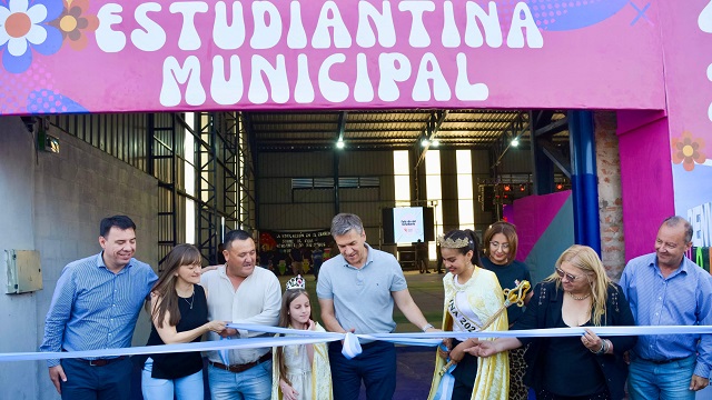 Chorotis: El gobernador Zdero inauguro el Polideportivo y dio apertura a la Estudiantina 2024 