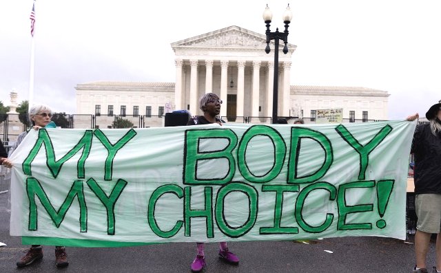En un fallo histórico, la Corte Suprema de EEUU anuló el derecho al aborto