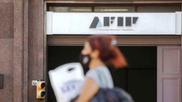 AFIP actualizó el piso de los salarios para el pago de ganancias a 225.937 pesos