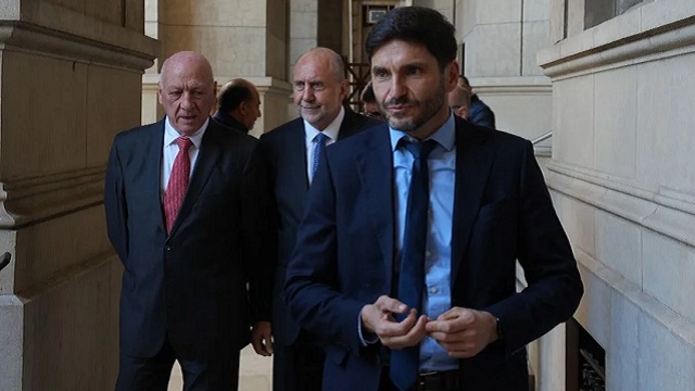 Pullaro y dos exgobernadores, juntos en la Corte para reclamarle una millonaria deuda a la Nación