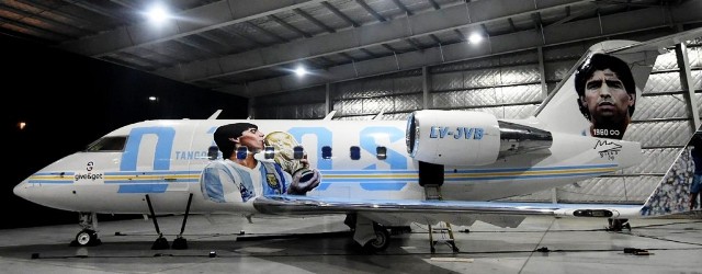 Presentaron el avión en homenaje a Diego Maradona que irá al Mundial de Qatar 2022