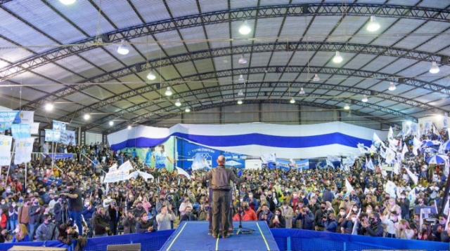 ¿De repente "sin Covid"?: Gildo Insfrán presentó a sus candidatos ante una multitud