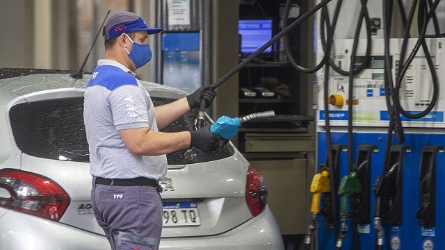 Se anunciará este lunes el acuerdo de Massa y petroleras para el "Precios Justos" en los combustibles