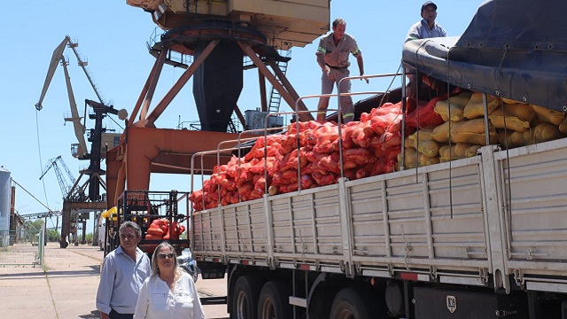 HISTÓRICO: EL PUERTO DE BARRANQUERAS ENVÍA A URUGUAY SU PRIMERA CARGA DE ZAPALLO CHAQUEÑO