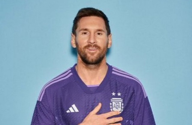 Messi lució la camiseta suplente de la Selección argentina para Qatar 2022