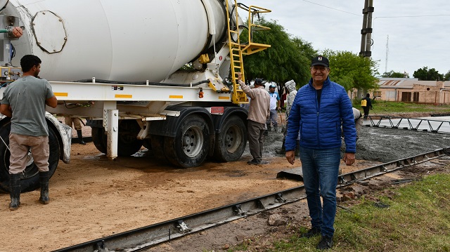 El Intendente Adalberto Papp destacó el avance de la Obra de pavimento en calle Darwin del Barrio Sur