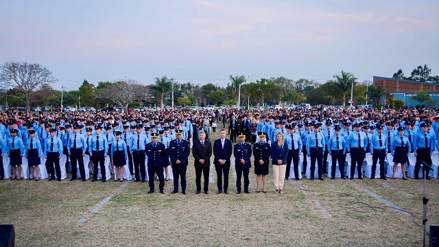 Vuelta de Pagina y puesta en valor de la tarea Policial: El Gobernador Zdero tomo juramento a los nuevos egresados de la Escuela de Policía del Chaco 