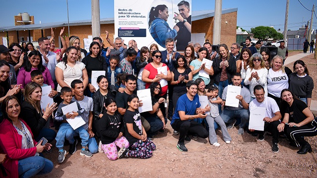 Zdero entregó Viviendas y Títulos de propiedad en Santa Sylvina: “Estamos devolviendo la confianza que nos han depositado”
