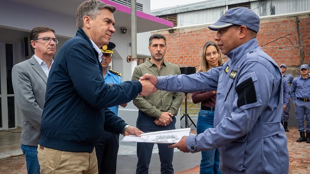 EL PLAN ESTRATÉGICO DE SEGURIDAD AVANZA: ZDERO ENTREGÓ PATRULLERO OKM Y CHALECOS BALÍSTICOS EN PLAZA