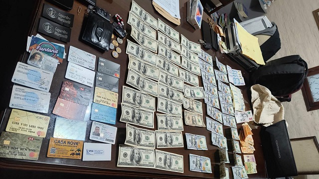 67 Millones de pesos, 23 Vehículos y 1 Yate incautados, tras allanar 9 propiedades por una causa de lavado de activos 