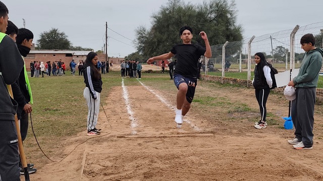 M&aacute;s de 500 Estudiantes del Impenetrable participaron de los juegos Intercolegiales de atletismo  