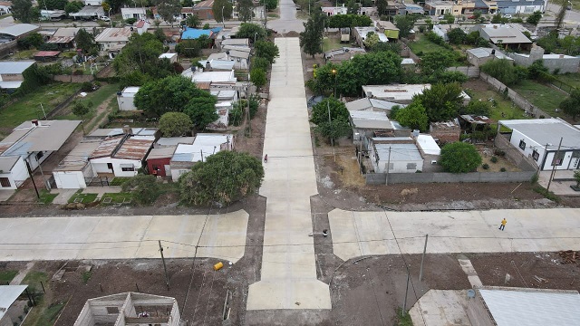 Vialidad Provincial continúa la pavimentación de nuevas cuadras en Villa Ángela
