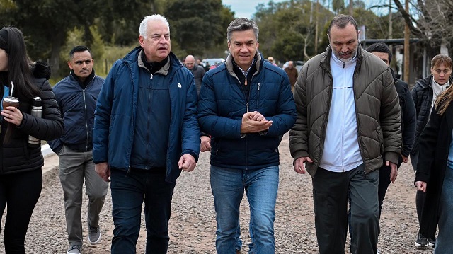M&aacute;s conectividad y seguridad: Zdero verific&oacute; las obras de ripio, cord&oacute;n cuneta e iluminaci&oacute;n en Puerto Tirol 