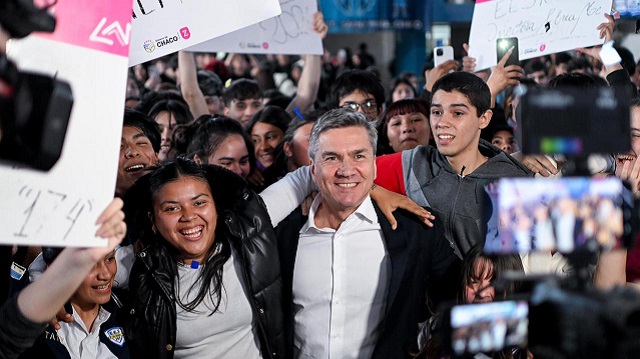 Zdero present&oacute; en S&aacute;enz Pe&ntilde;a el programa +Futuro para premiar el m&eacute;rito estudiantil  