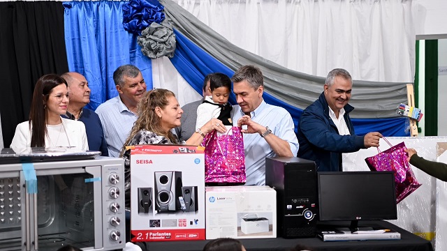ISLA DEL CERRITO: EL GOBERNADOR ZDERO INAUGUR&Oacute; A NUEVO EL CIFF N&ordm;24 Y AMPL&Iacute;A LA ATENCI&Oacute;N PARA 80 NI&Ntilde;OS