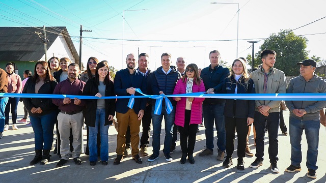 El Gobernador Zdero inauguró hoy cuadras de pavimento e iluminación en General San Martín 
