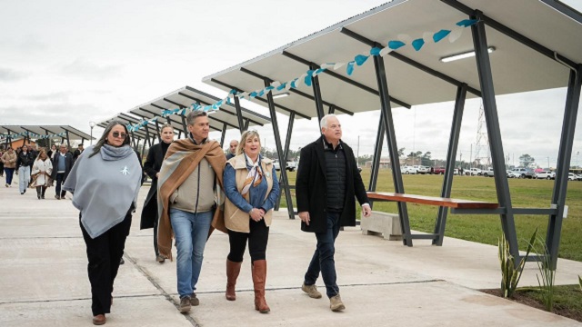 Colonia Popular: Zdero acompa&ntilde;&oacute; la Fiesta Provincial de la Bandera Nacional e inaugur&oacute; el Paseo de Emprendedores